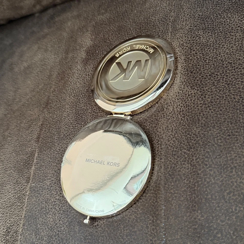 NWOT Michael Kors Gold Compact Accessory - Picture 3 of 4